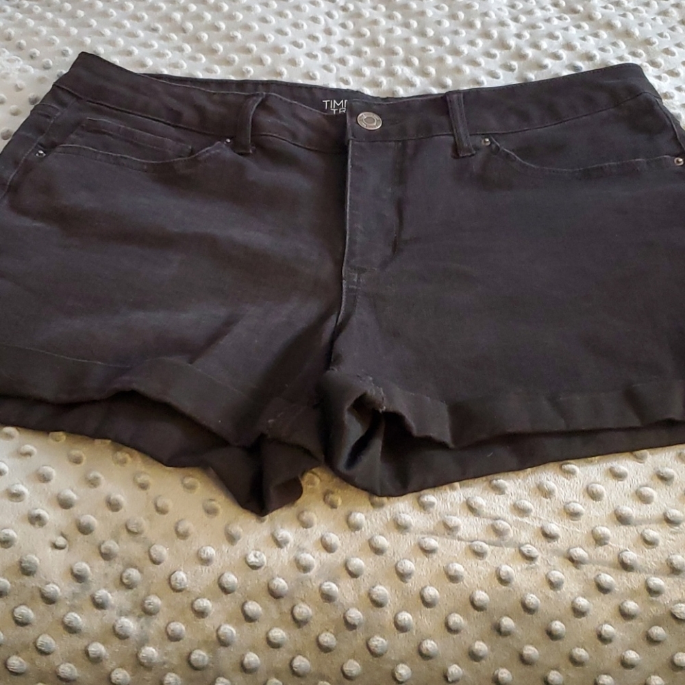 Time and Tru Black Denim Mid Rise Shorts Size 16
